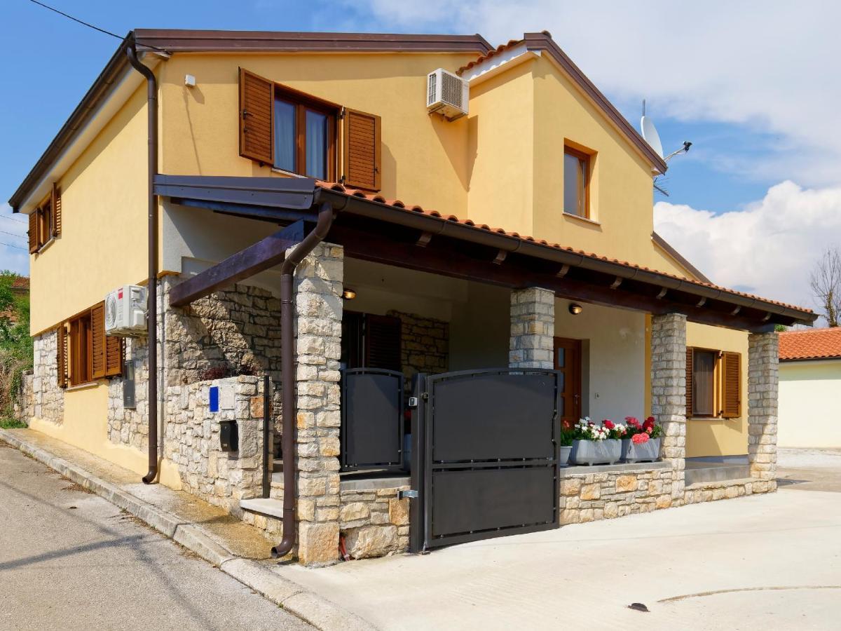 Apartment Larissa By Rent Istria Višnjan Exteriör bild