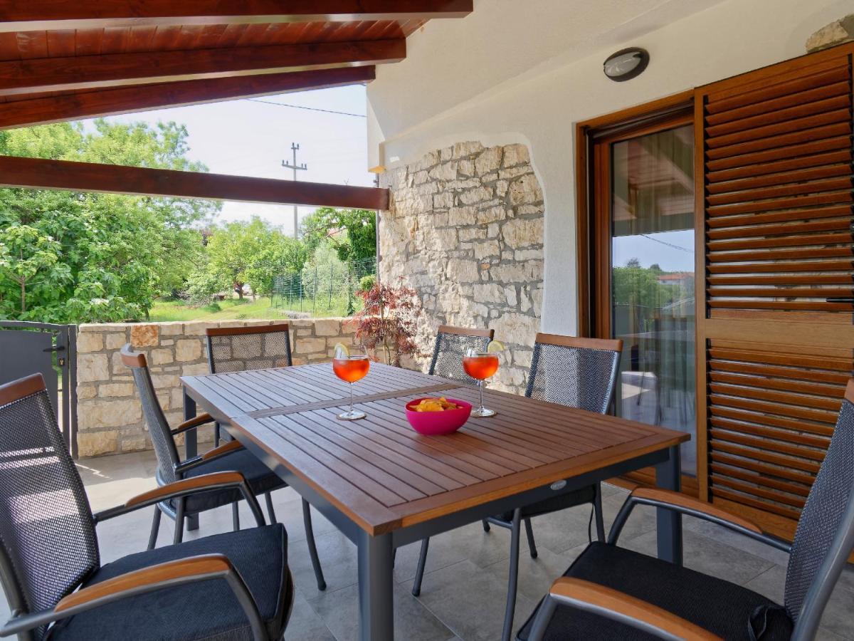 Apartment Larissa By Rent Istria Višnjan Exteriör bild