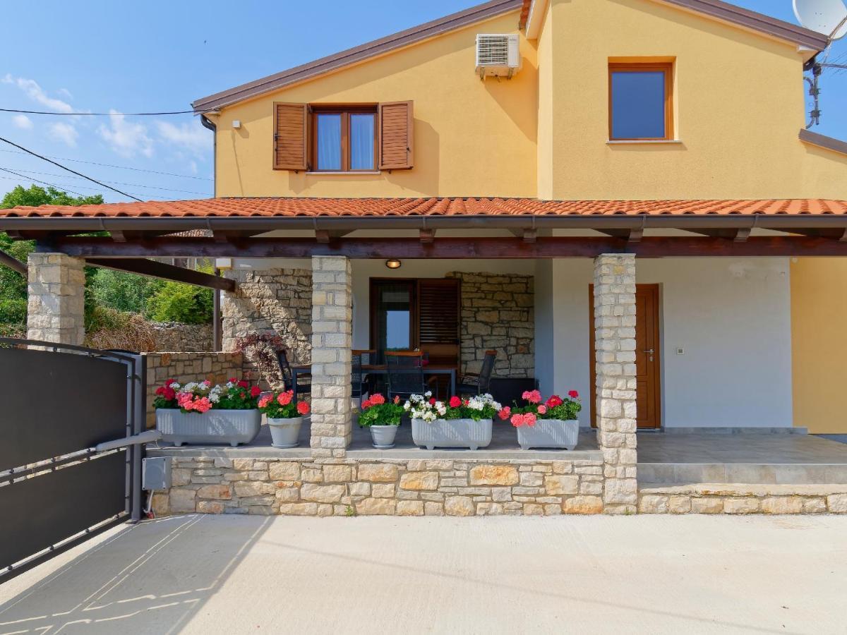 Apartment Larissa By Rent Istria Višnjan Exteriör bild