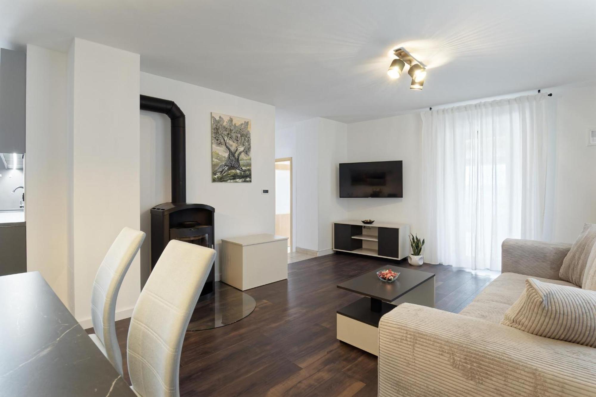 Apartment Larissa By Rent Istria Višnjan Exteriör bild
