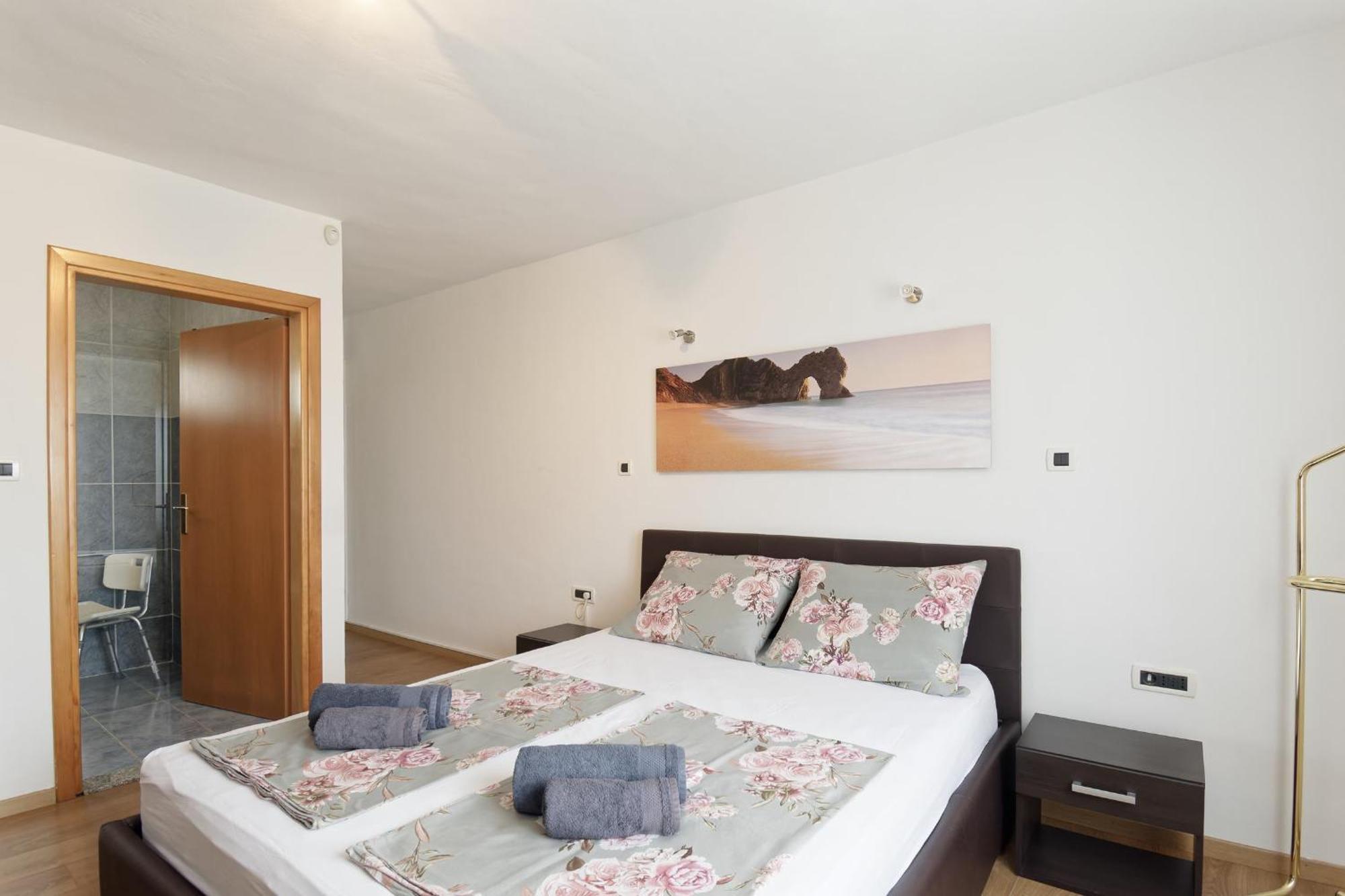 Apartment Larissa By Rent Istria Višnjan Exteriör bild