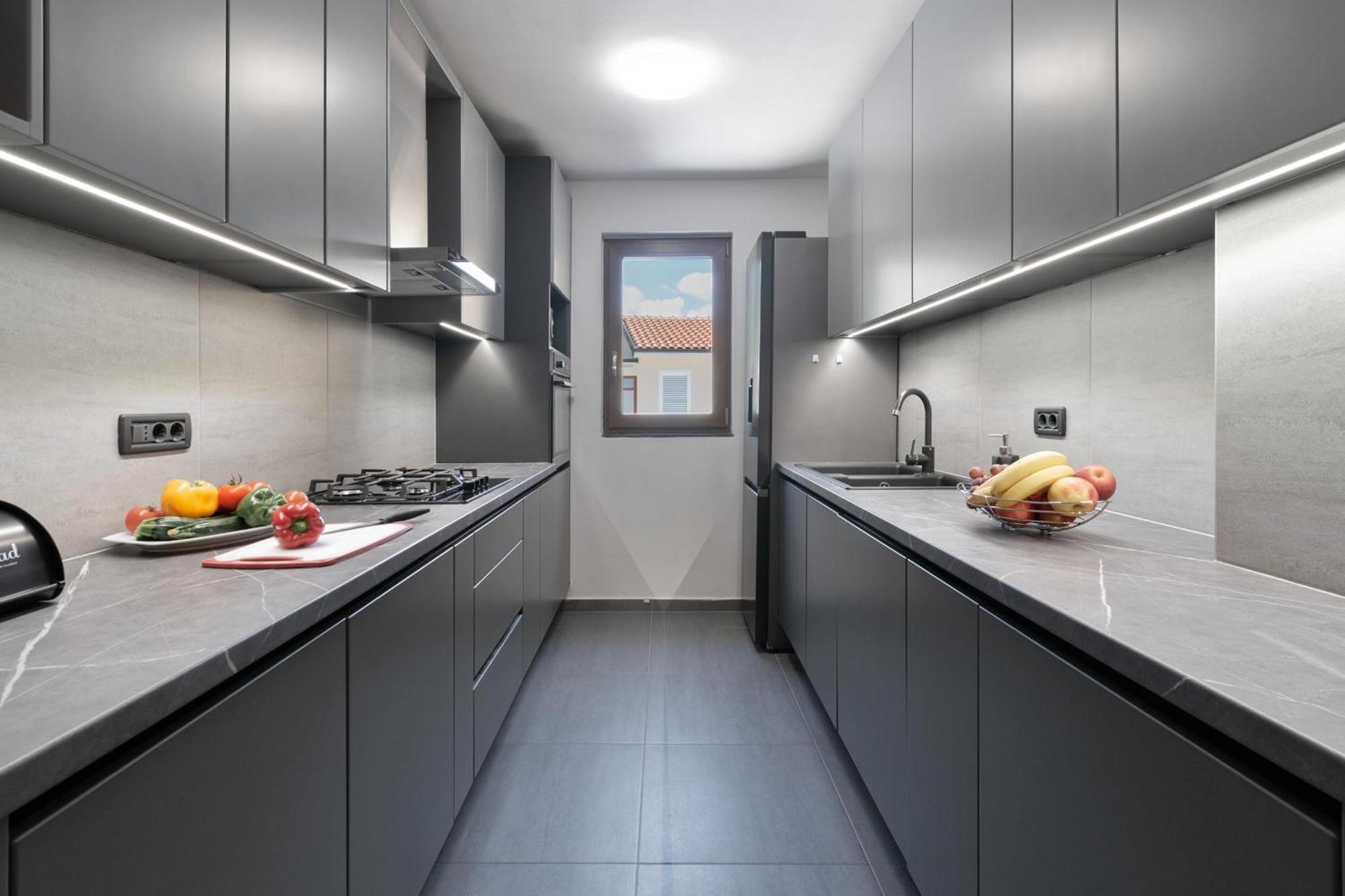 Apartment Larissa By Rent Istria Višnjan Exteriör bild